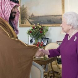 بالفيديو.. متظاهرون غاضبون يقتحمون مقر السفارة الإيرانية في لندن