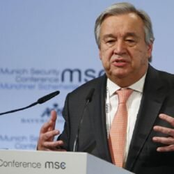 في الأحواز .. إيراني غاضب يشعل مقهى ويقتل 11