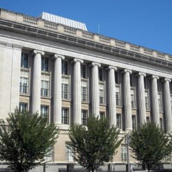 الناتو: بوتين استغل يأس الأسد لمد قوته العسكرية