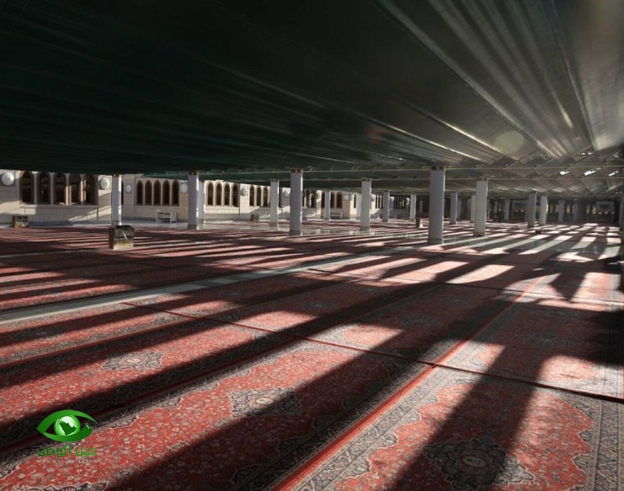 لراحة المصلين.. توفير 5 آلاف سجادة لسطح المسجد النبوي (صور)