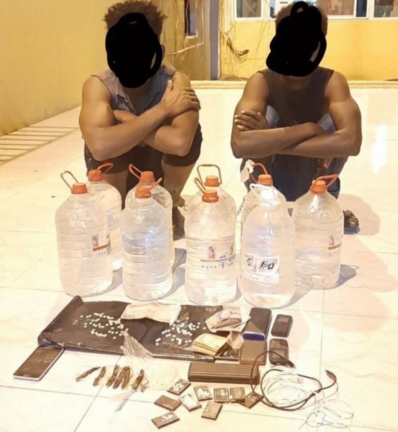 بـ”بحر أبو سكينة”.. القبض على إفريقيين يروجان المخدرات والخمور