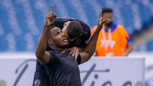 إيغالو وبيريرا الأعلى تقييما في الديربي