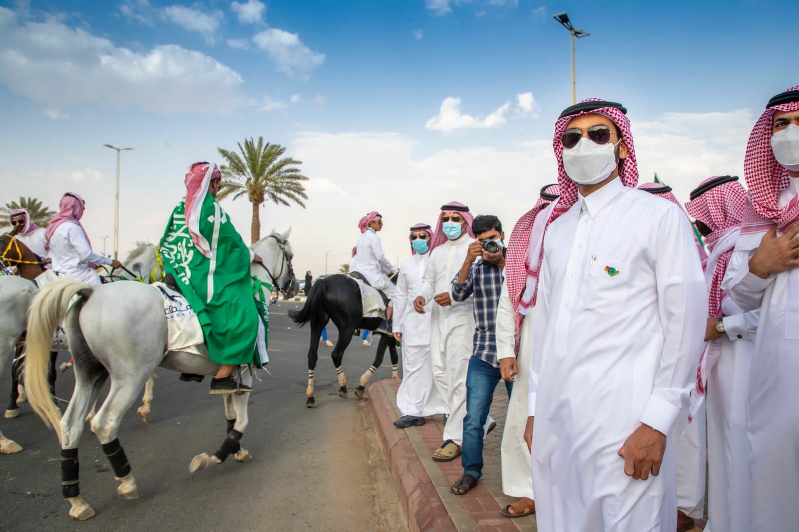 نائب أمير ⁧‫حائل‬⁩ يدشن “مسيرة وطن” للخيول العربية بمناسبة ⁧‫اليوم الوطني‬⁩ الـ 91