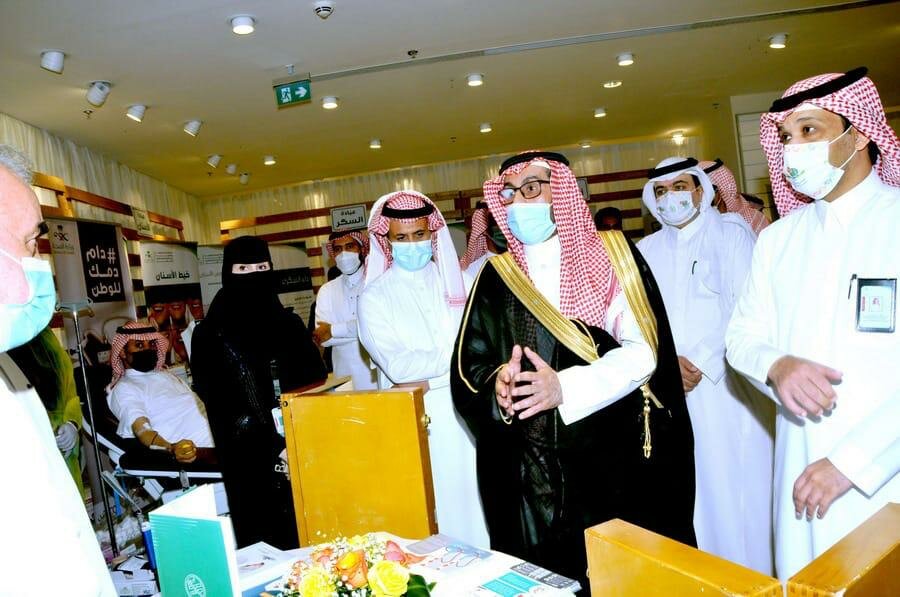 محافظ القريات يُدشن عيادات لقاحات كورونا في القريات مول