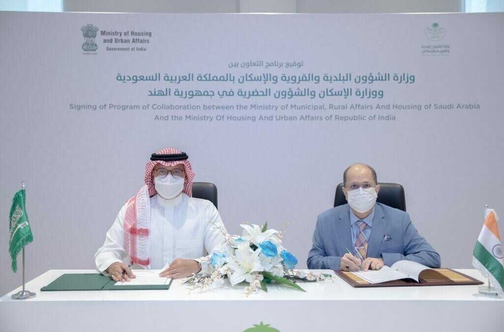 سعود بن طلال يوقع برنامجاً تنفيذياً في قطاع “الإسكان” مع سفير الهند
