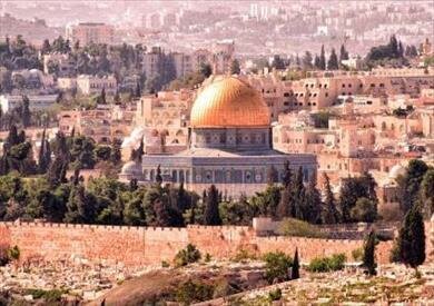 عشرات المستوطنين يقتحمون الأقصى وينفذون جولات استفزازية