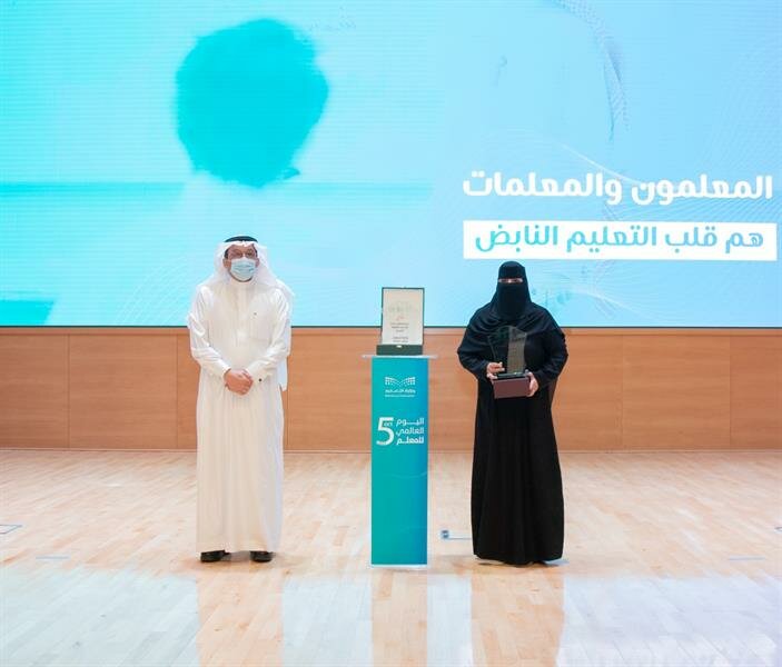 وزير التعليم يرعى الاحتفال باليوم العالمي للمعلّم ويكرم عدداً من المعلمين والمعلمات (صور)