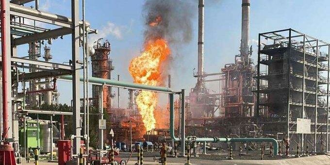 الكويت: وقوع إصابات وحالات اختناق جراء اندلاع حريق بمصفاة ميناء الأحمدي