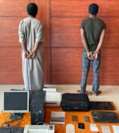شرطة الرياض تطيح بمخالفيْن امتهنا تزوير وتزييف المستندات وبيعها