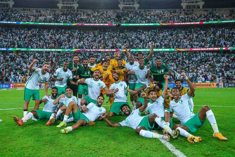 رسالة من وزير الرياضة للاعبي المنتخب الأول والأولمبي قبل مباريات اليوم