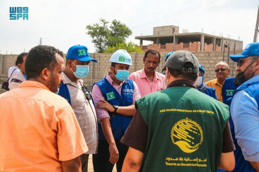 فريق مركز الملك سلمان للإغاثة يتفقد مشروع بناء عدد من المدارس بمحافظة لحج