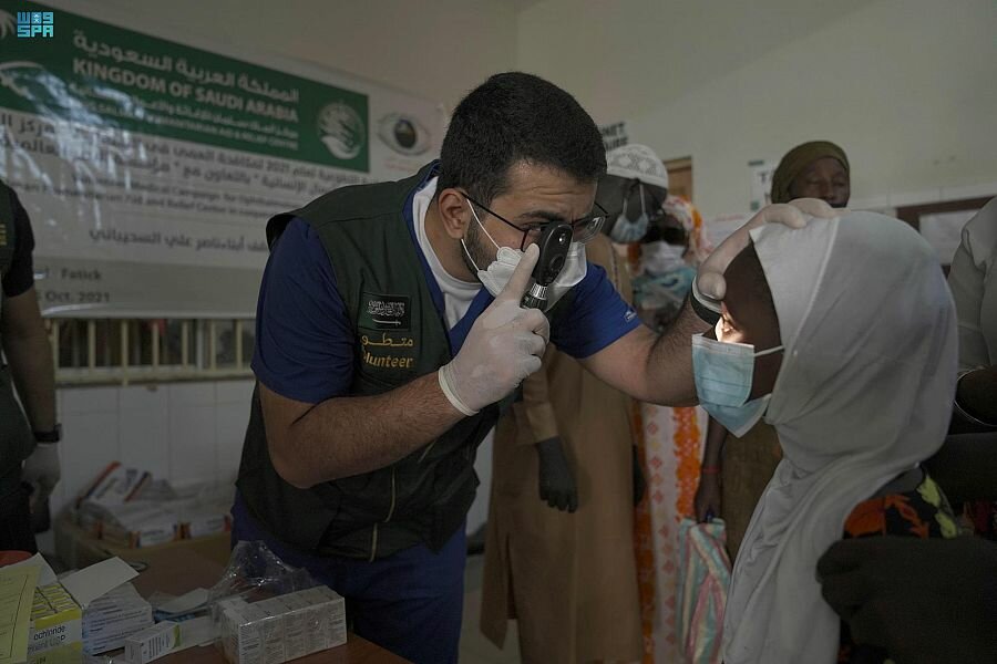 مركز الملك سلمان للإغاثة يختتم مشروع مكافحة العمى في السنغال