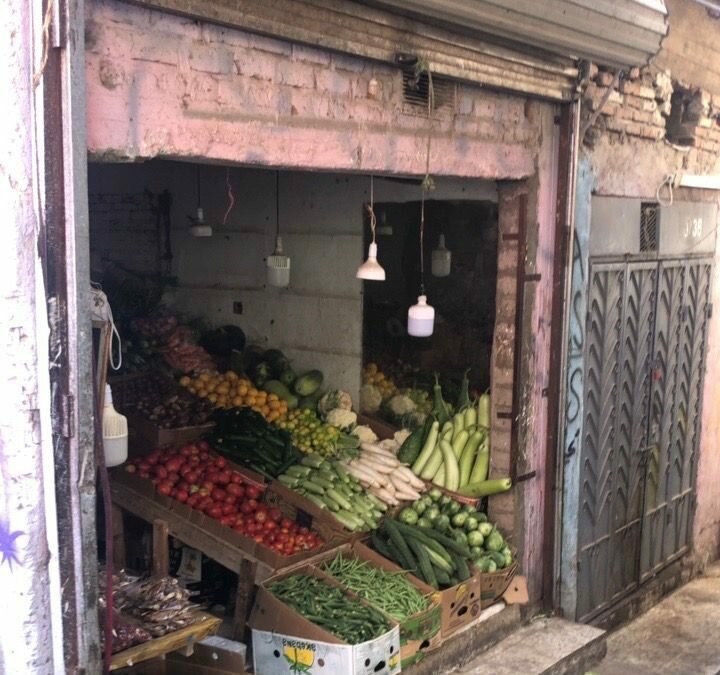 أمانة العاصمة المقدسة تداهم الأسواق العشوائية وتتلف 35 طناً من المواد الغذائية