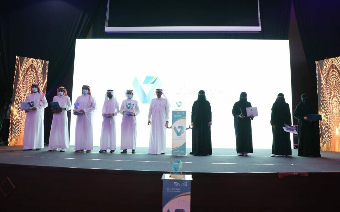 مدير عام تعليم جازان يرعى حفل تكريم الفائزين والفائزات بجائزة تعليم جازان للأداء التعليمي والإداري المتميز