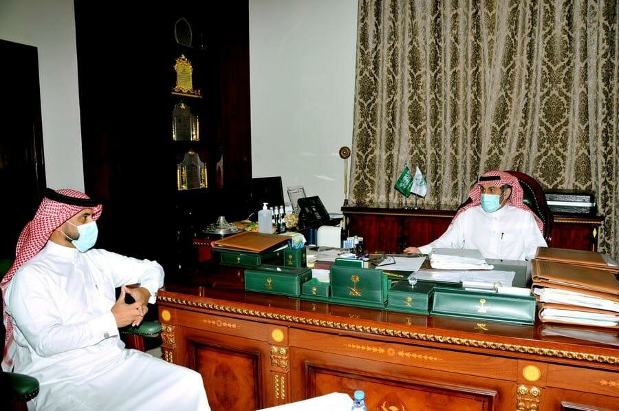 محافظ القريات يلتقي أعضاء جمعية عون لرعاية السجناء الجدد