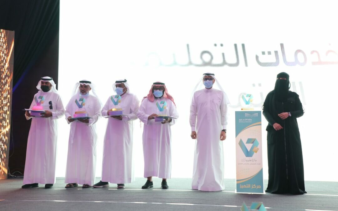 “مكتب تعليم صامطة” يحصد 18 جائزة في الأداء التعليمي والإداري المتميز بتعليم جازان