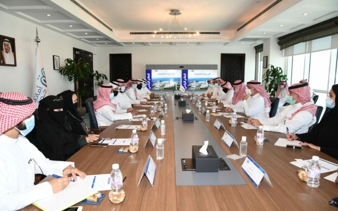 أمين جدة يرأس إجتماع الحديقة الثقافية