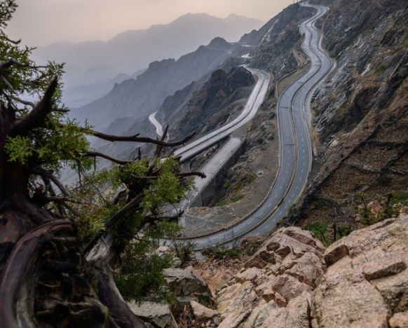 إعادة فتح طريق الهدا بالاتجاهين بعد إغلاقه احترازيًا بسبب الأمطار