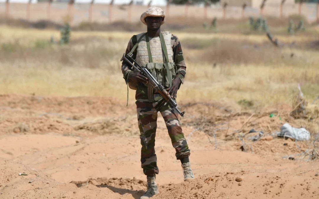 مقتل وإصابة ما لا يقل عن تسعة جنود في هجوم مسلح بالنيجر