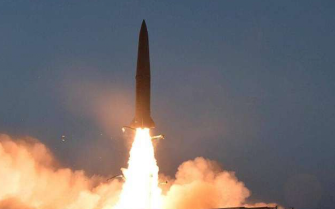 كوريا الشمالية تثير قلق العالم بصاروخ باليستي متطور.. مداه 450 كيلومترا