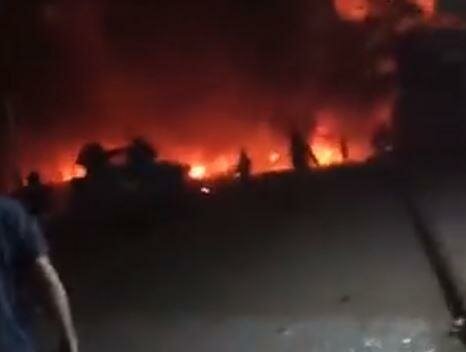 انفجار يستهدف مطار عدن وأنباء عن وقوع ضحايا (فيديو)