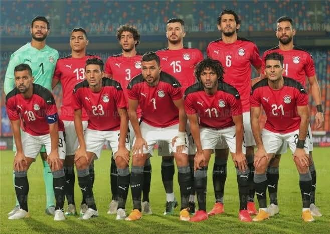 مصر تتصدر المجموعة السادسة بالفوز على ليبيا في تصفيات كأس العالم لكرة القدم 2022