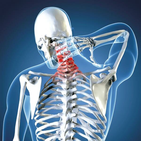 لمستخدمي الهاتف المحمول بكثرة.. نصائح هامة لتجنب آلام الرقبة