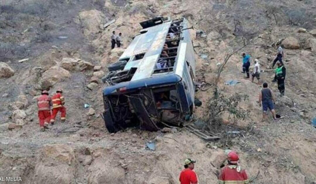 مقتل 23 شخصًا إثر سقوط حافلة في وادي شمال باكستان