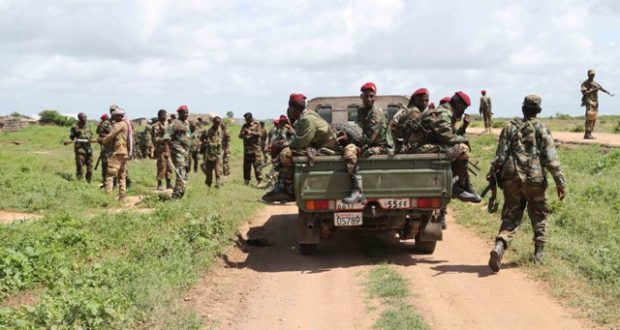 الجيش الصومالي يدمر معاقل عناصر حركة “الشباب” الإرهابية جنوب البلاد