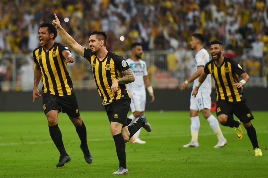 الاتحاد ينفرد بصدارة الدوري بثلاثية في شباك الفتح 