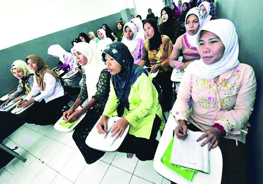 “الموارد البشرية” تصدر بيانًا حول التعليق المؤقت لطلبات استقدام العمالة المنزلية الفلبينية إلى المملكة