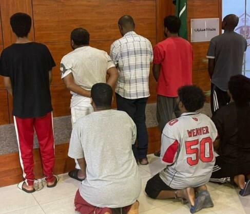 شرطة الرياض تطيح بـ 8 مخالفين سرقوا مركبات متعطلة وفككوا أجزاءها وتاجروا بها