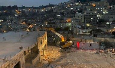 سلطات الاحتلال تجبر مقدسياً على هدم منزله في رأس العامود