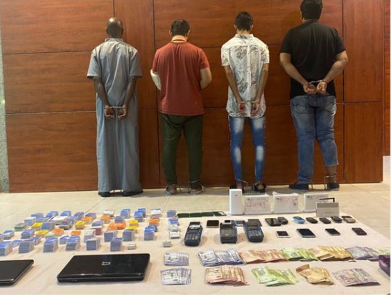 القبض على مواطن و3 مقيمين قاموا بعمليات نصب واحتيال مالي بعدة مناطق