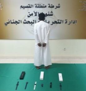 شرطة عنيزة تستعيد مسروقات من وافد نفّذ عمليات احتيال مالي في 3 مناطق