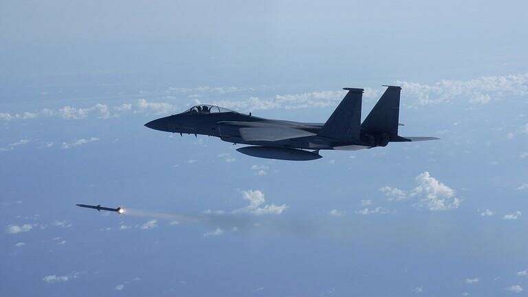 الخارجية الأمريكية توافق على بيع صواريخ “جو – جو” للمملكة بـ 650 مليون دولار