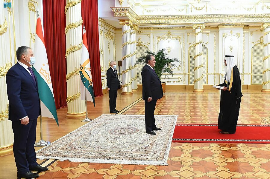السفير الرشيدان يقدم أوراق اعتماده لرئيس جمهورية طاجيكستان