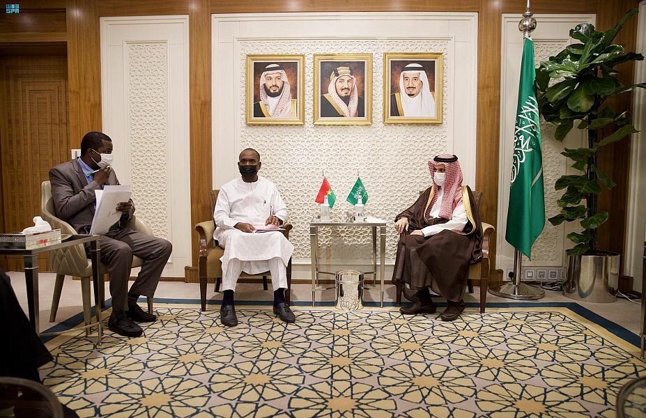 وزير الخارجية يستقبل وزير الشؤون الخارجية في بوركينافاسو