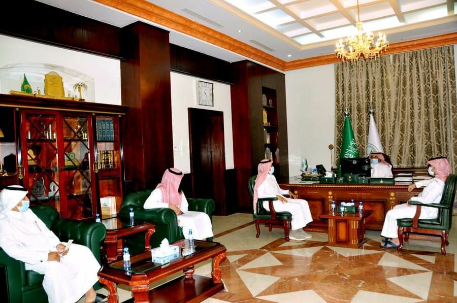 محافظ القريات يُستقبل مدير المعهد الثانوي الصناعي