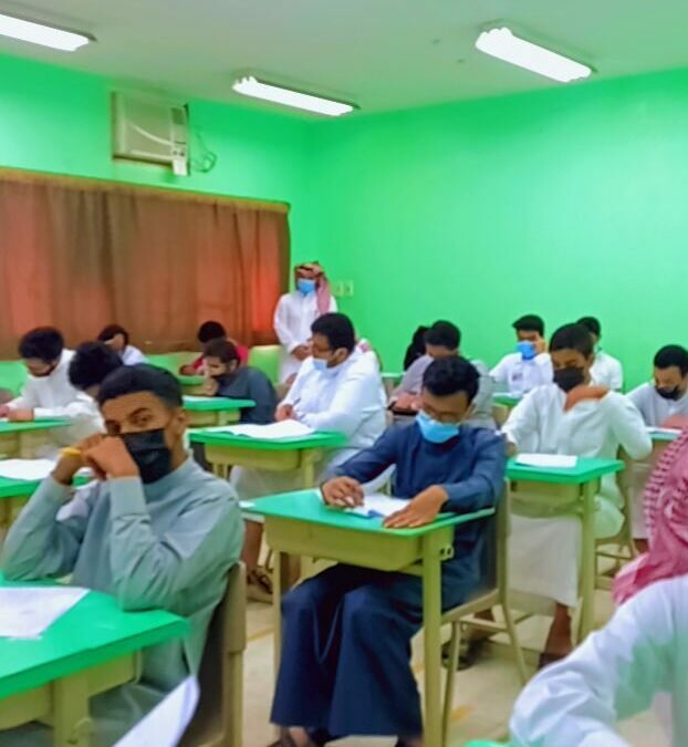 640 طالب من ثانوية الفضيل بن عياض ينتظمون في اختبارات الفصل الاول”حضوريا” بتعليم”مكة”
