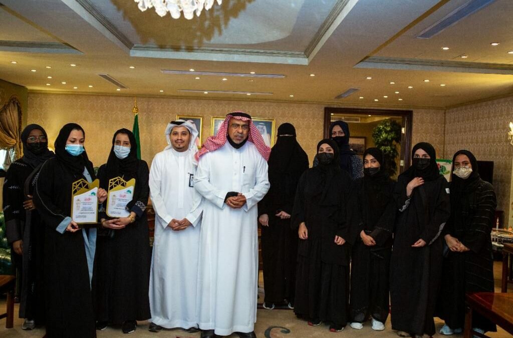 أمين العاصمة المقدسة يُكرم متطوعات العلاقات العامة والاعلام ويستقبل طالبات جامعة أم القرى