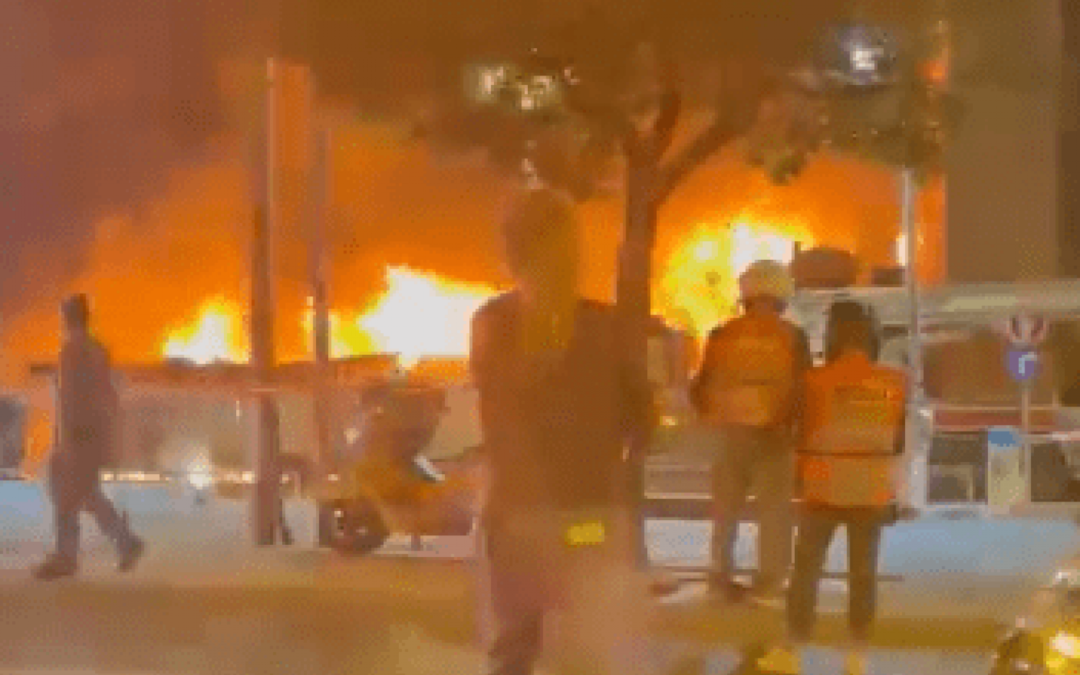 حريق يتبعه انفجار ضخم يهز عاصمة دولة الاحتلال (فيديو)