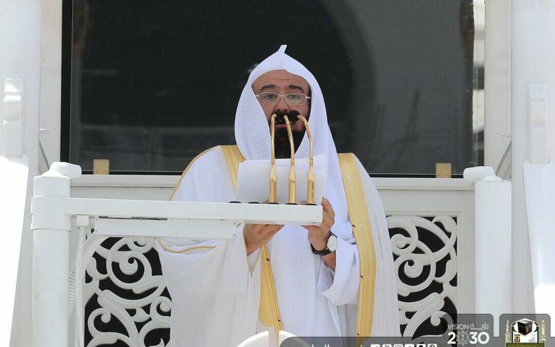 «السديس» في خطبة الجمعة: ضعاف النفوس عبر مواقع التواصل يضخمون الهفوات ويتغافلون الحسنات (فيديو)