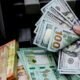 انهيار العملة في لبنان.. الدولار الواحد يساوي 24 ألف ليرة