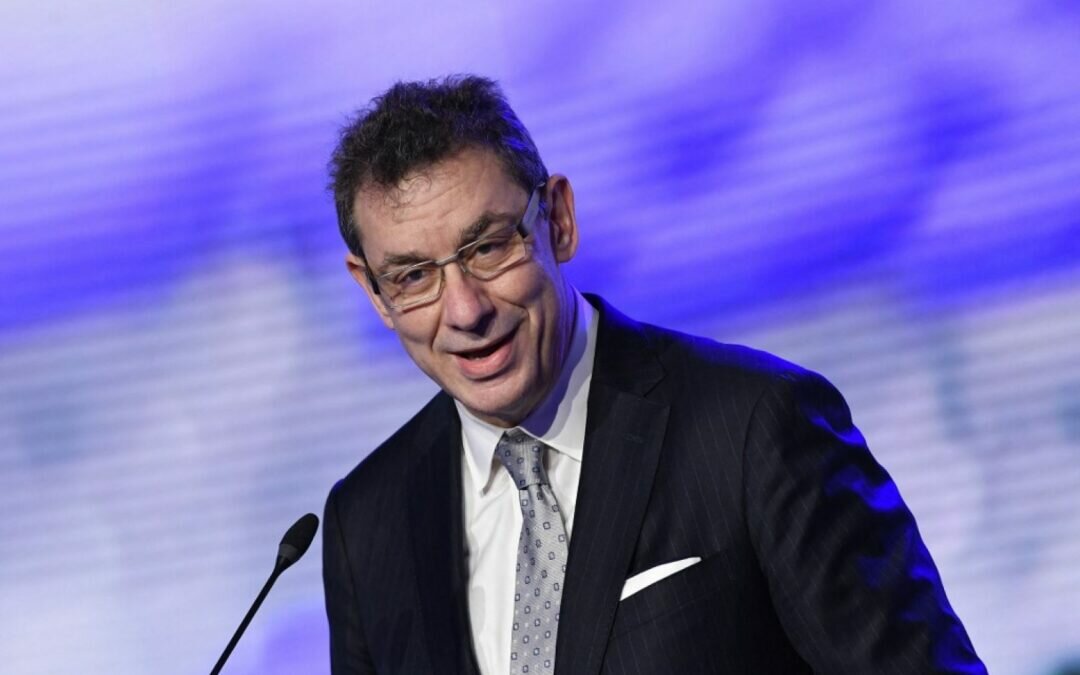 حقيقة اعتقال رئيس شركة «فايزر» الأمريكية بتهمة الاحتيال