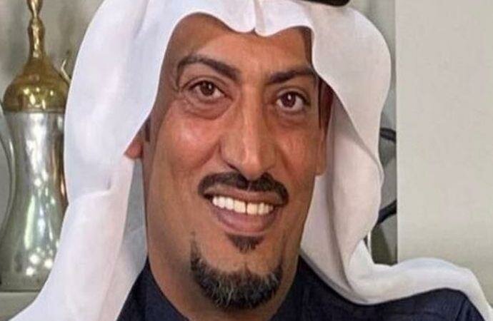 “لا تغتاب أحد هنا”.. أصدقاء محمد الشمري يعلقون على لوحة وضعها في مجلسه قبل وفاته