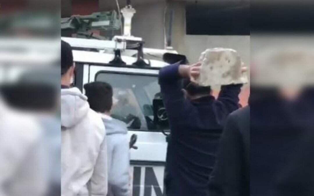 بالفيديو.. اشتباكات بين الأهالي وقوات الطوارئ الدولية جنوب لبنان