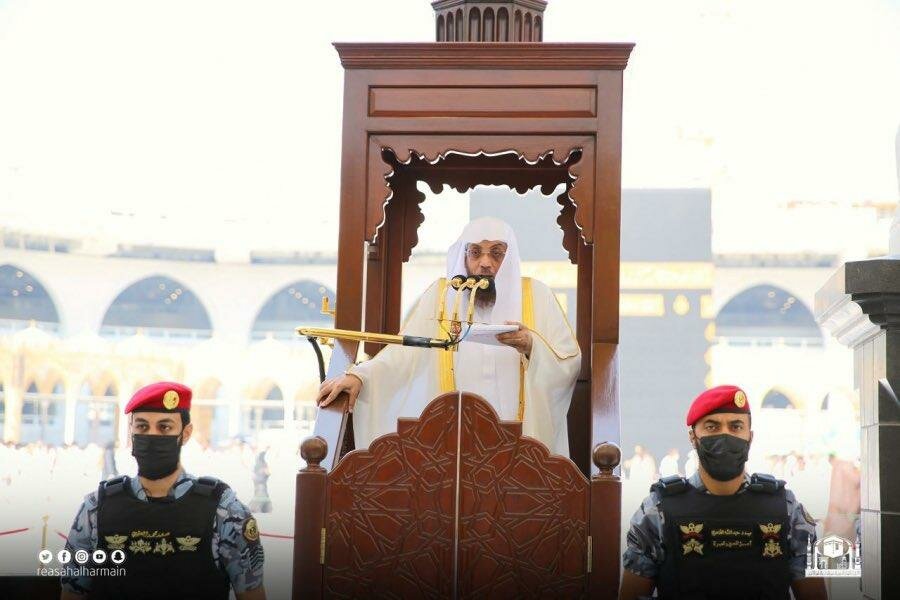 خطيبا الحرمين: الحياة مضمار لاستباق الخيرات.. وحب الدنيا عناء وفقر للعبد