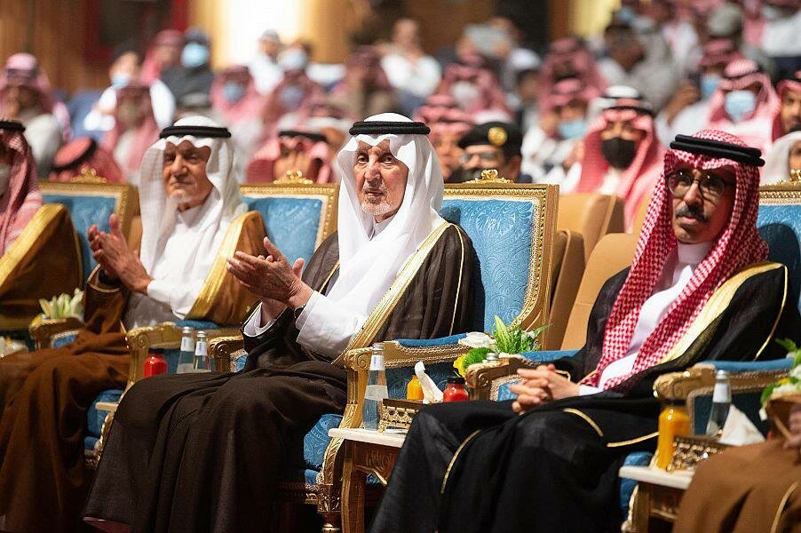 أمير مكة يتوج الرئيس التنفيذي لمشروع نيوم بجائزة الاعتدال