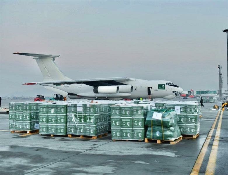 وصول طائرتي الإغاثة الثالثة والرابعة لدعم الشعب الأفغاني (صور)